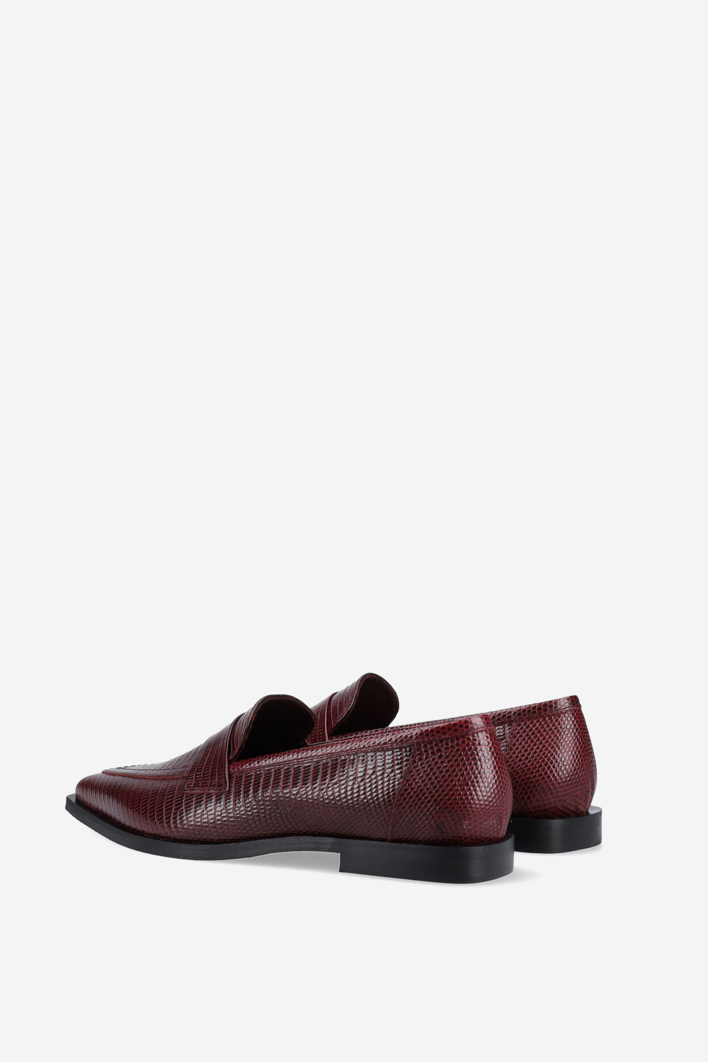 Pointed-toe croco leather loafers