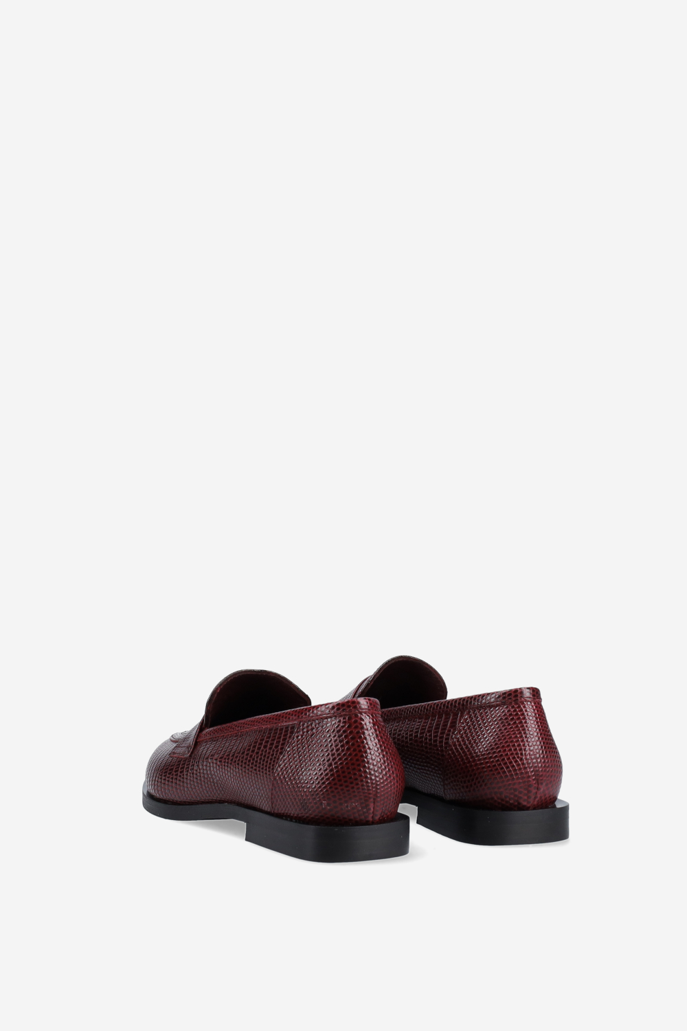 Pointed-toe croco leather loafers