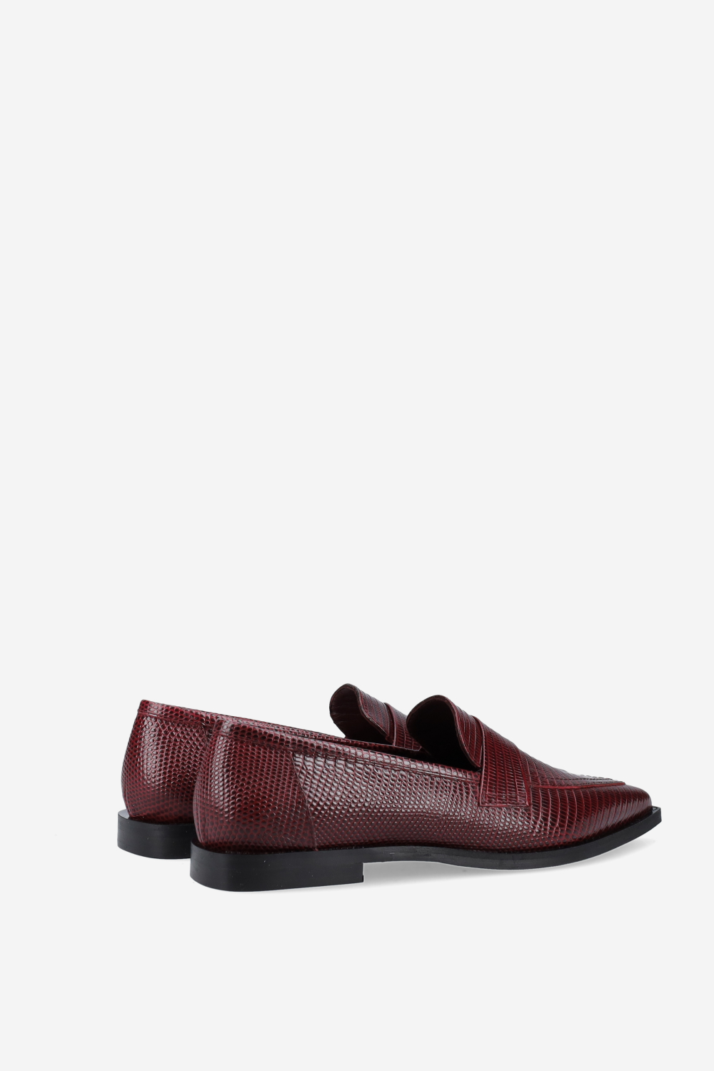 Pointed-toe croco leather loafers