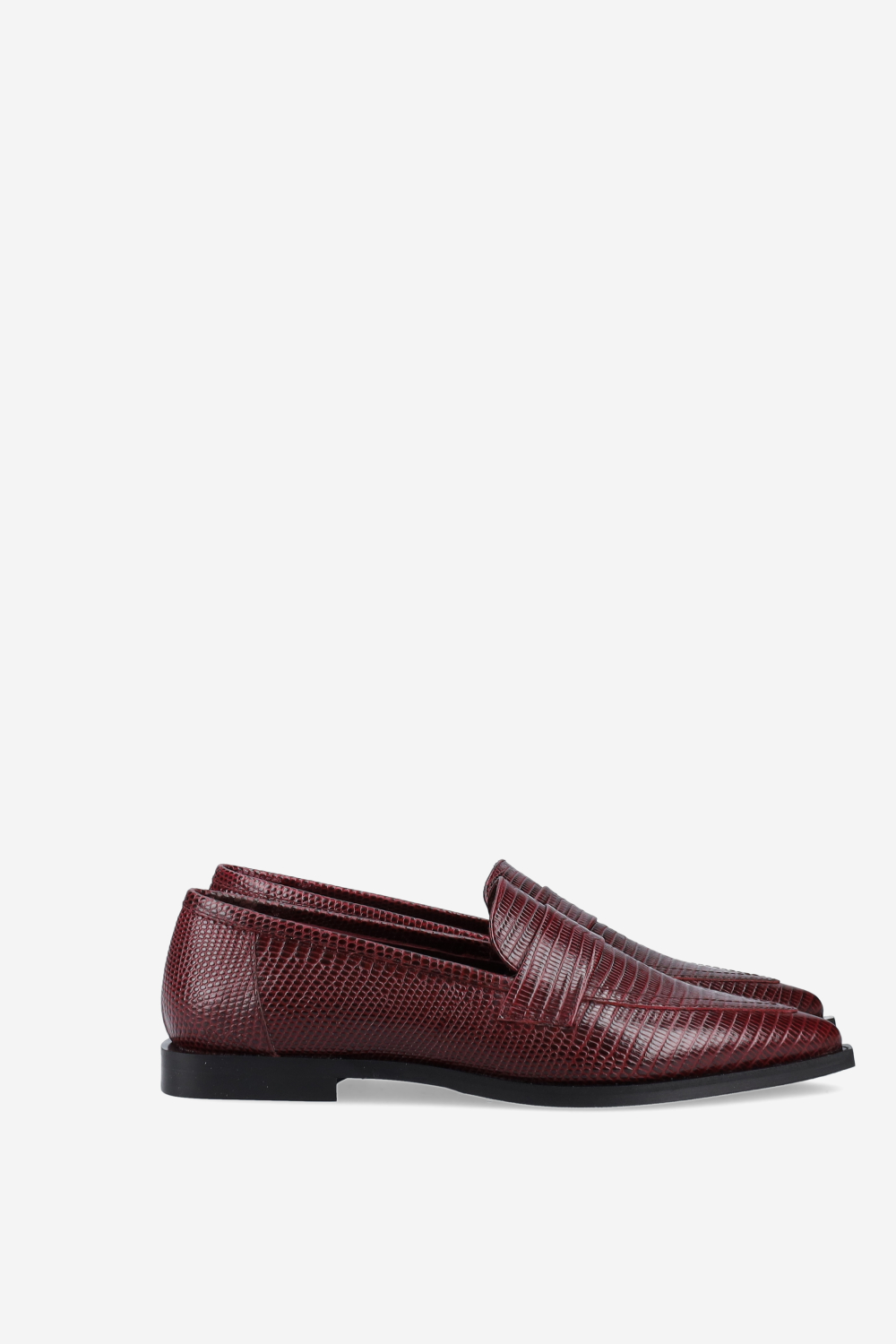 Pointed-toe croco leather loafers