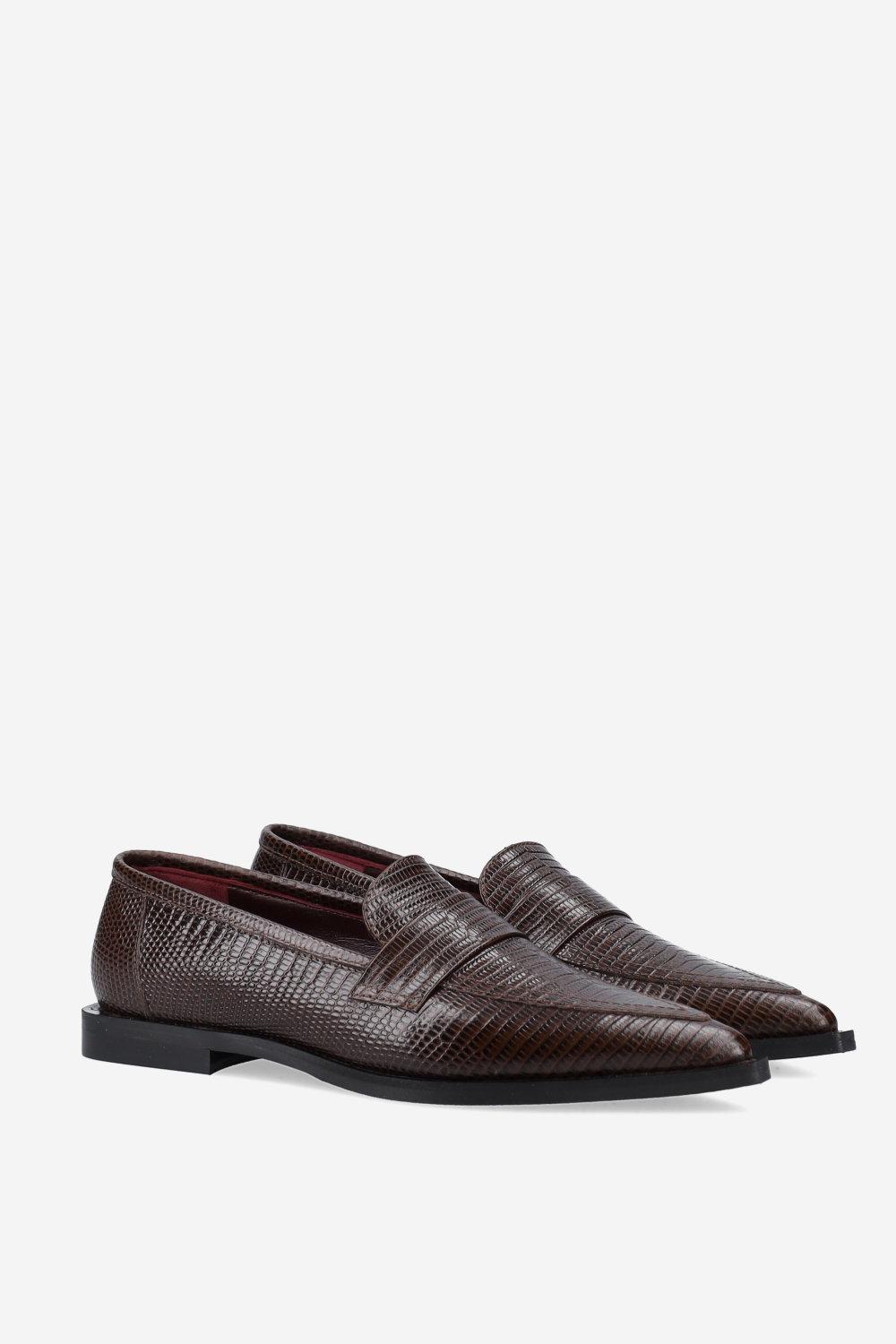 Pointed-toe croco leather loafers