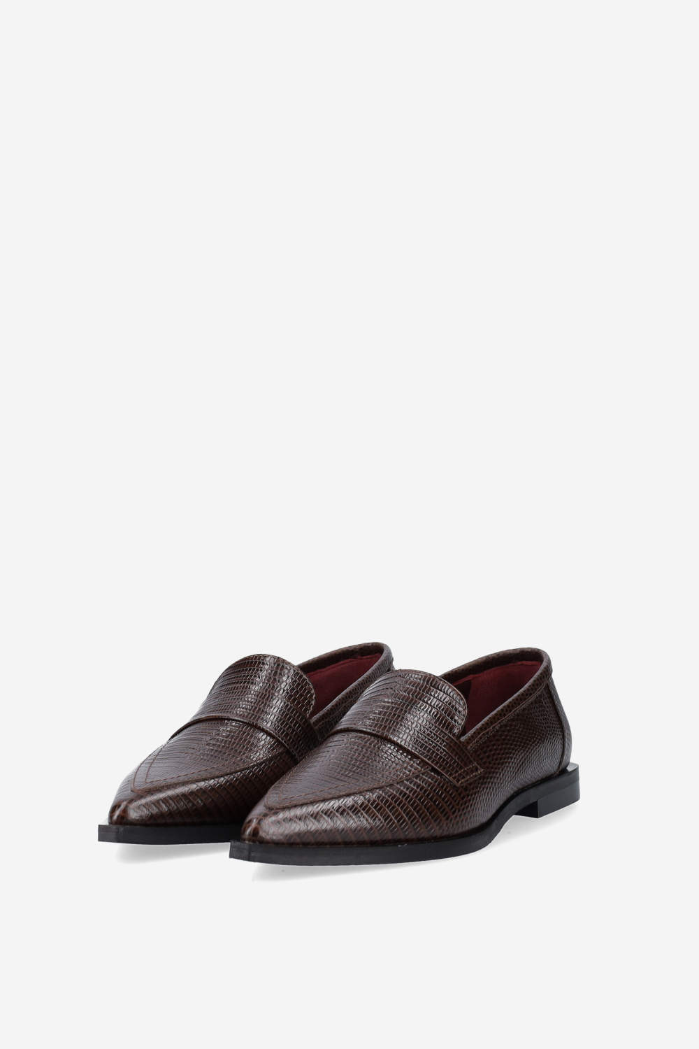 Pointed-toe croco leather loafers