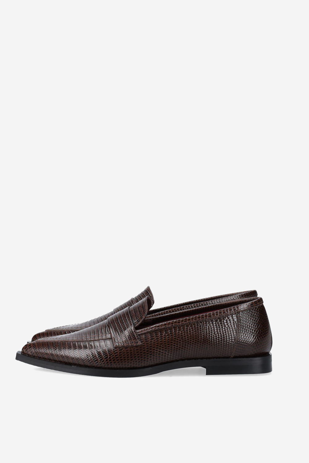 Pointed-toe croco leather loafers
