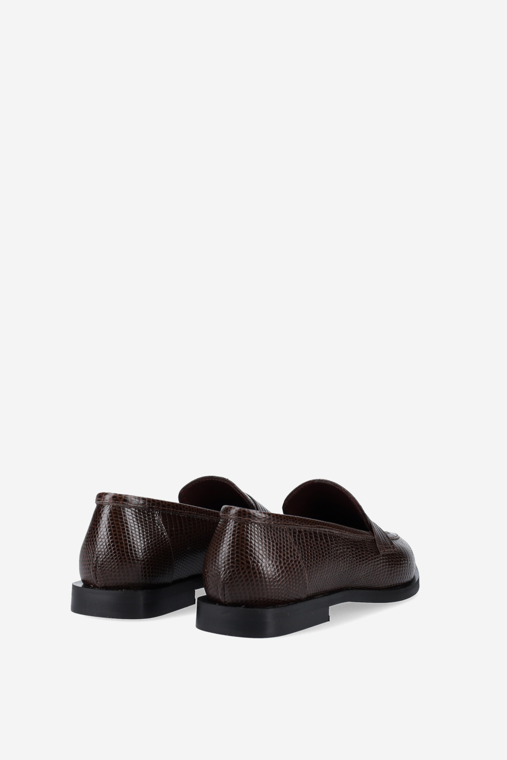 Pointed-toe croco leather loafers