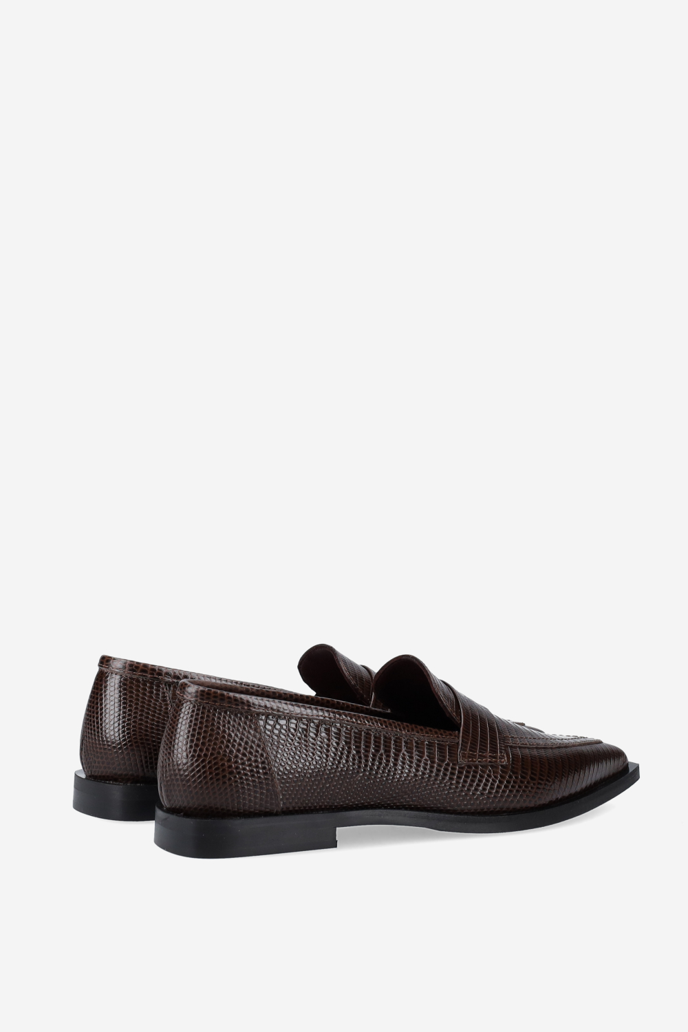Pointed-toe croco leather loafers