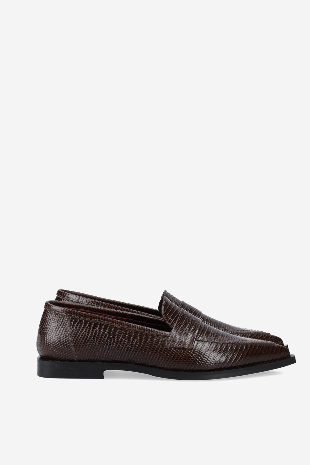 Pointed-toe croco leather loafers