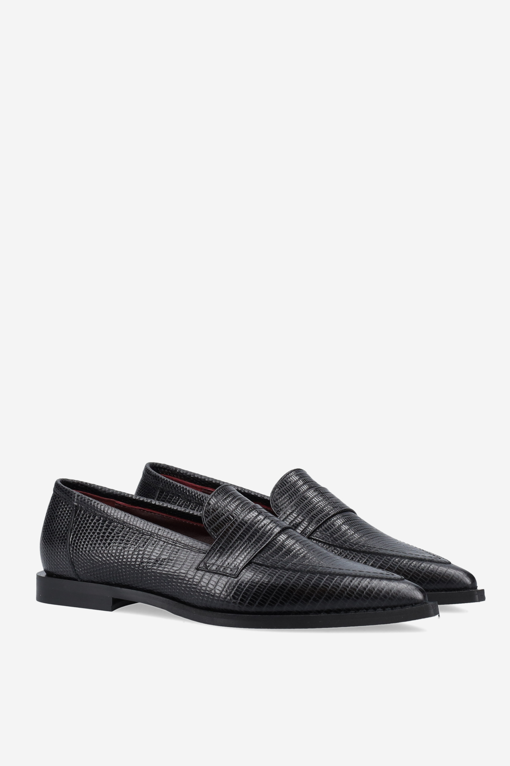Pointed-toe croco leather loafers