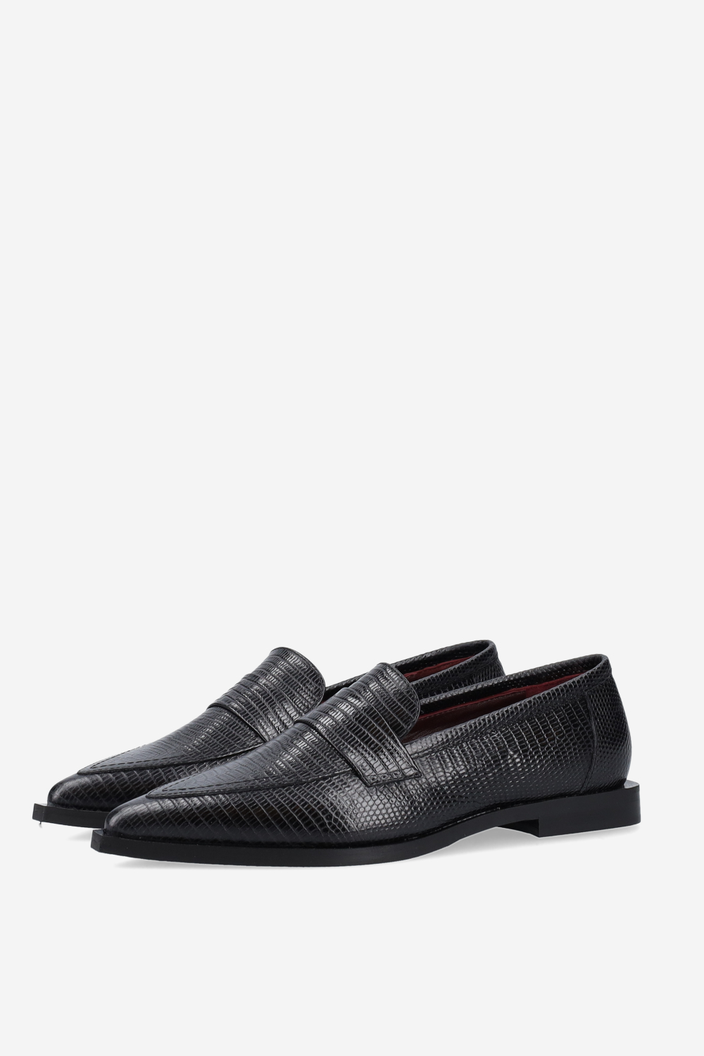 Pointed-toe croco leather loafers