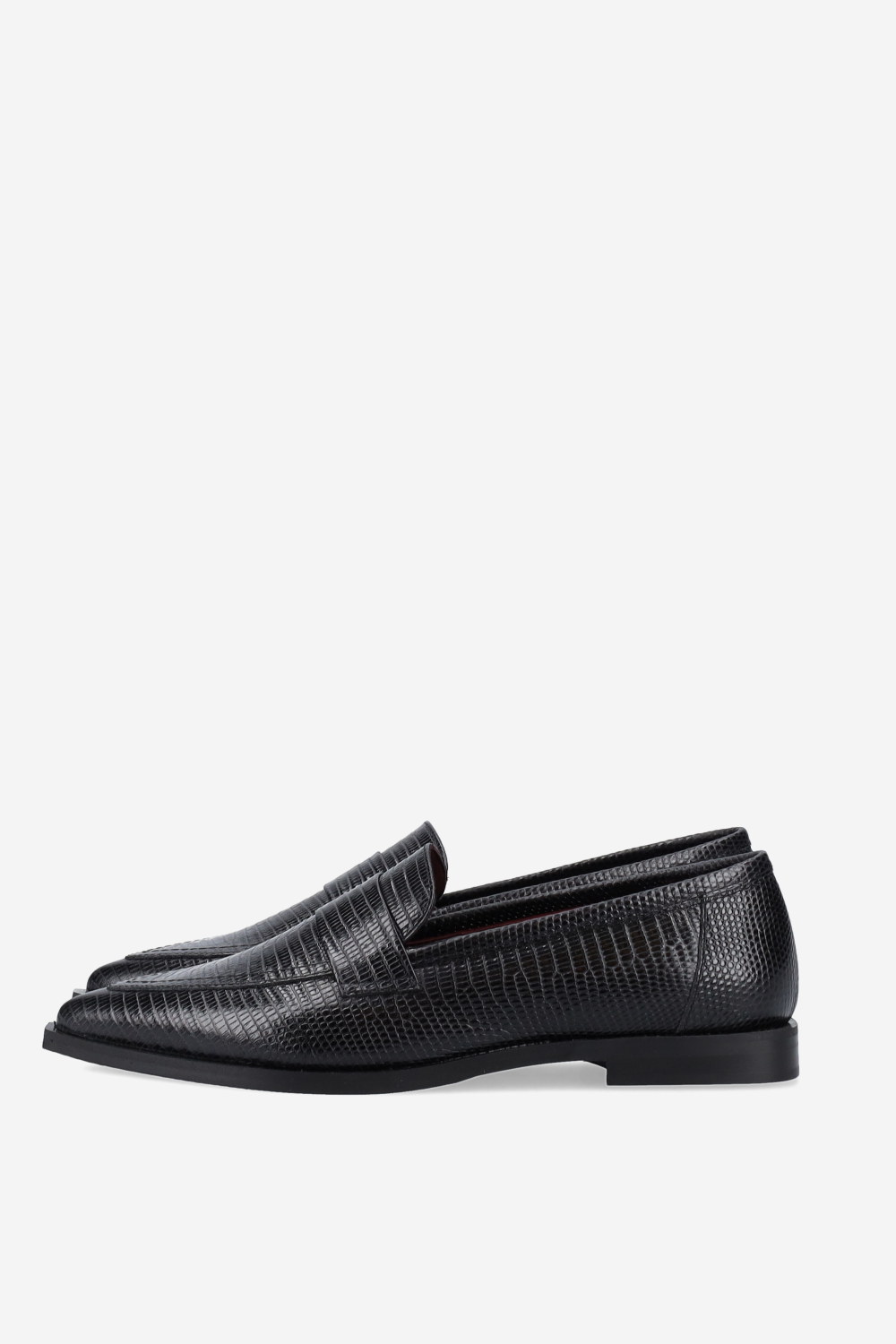Pointed-toe croco leather loafers