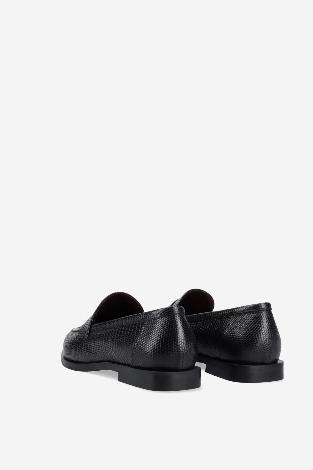 Pointed-toe croco leather loafers