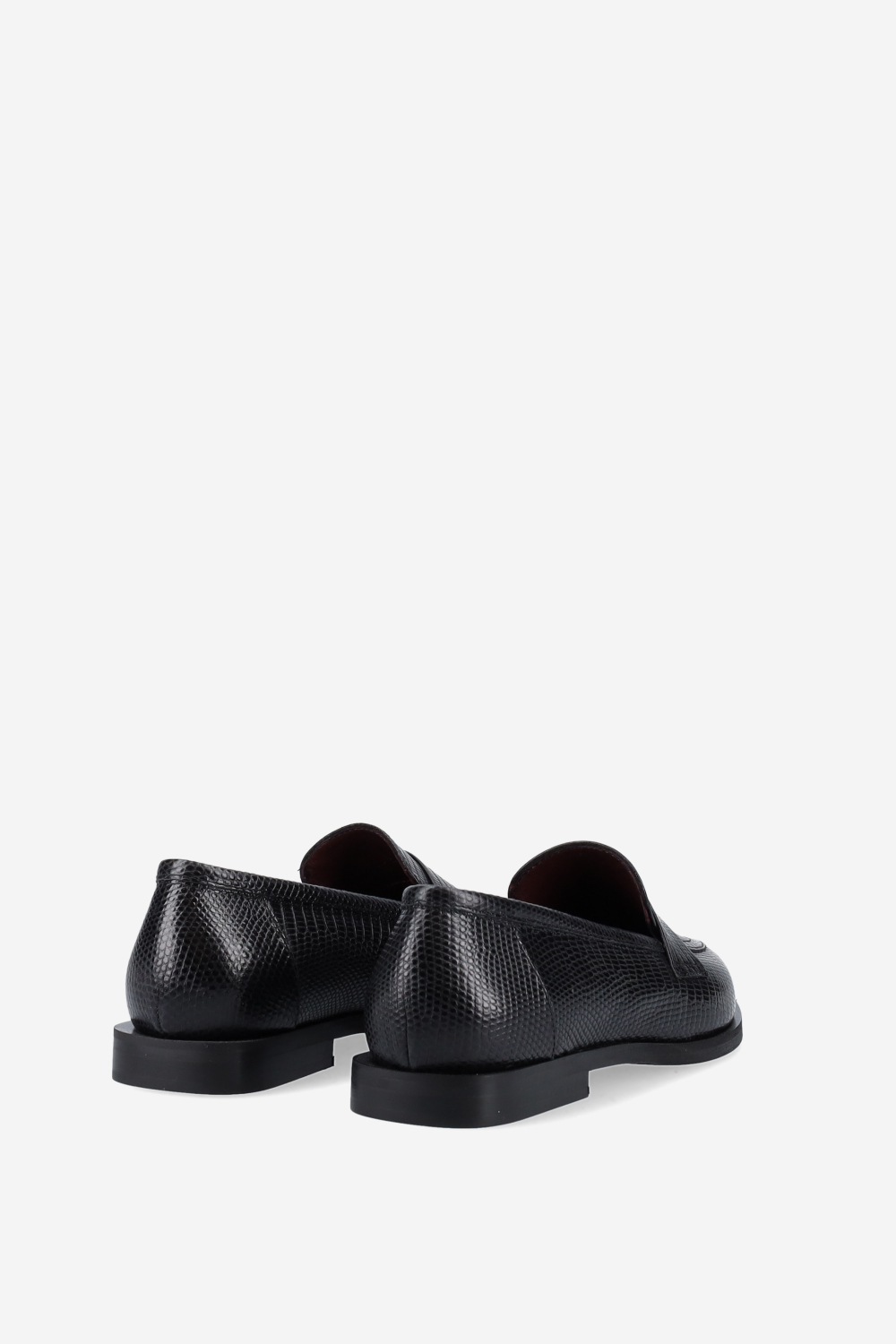 Pointed-toe croco leather loafers