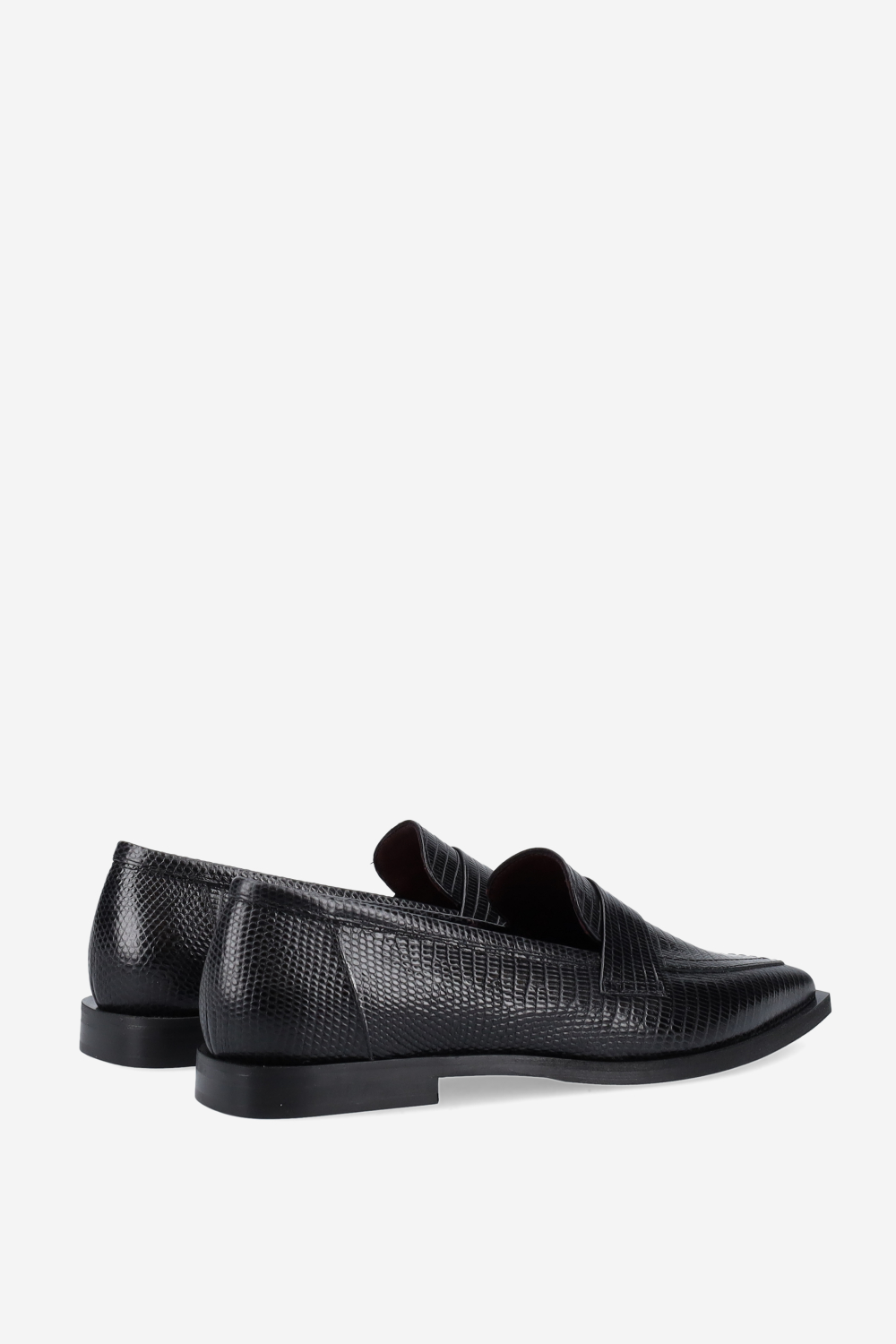 Pointed-toe croco leather loafers