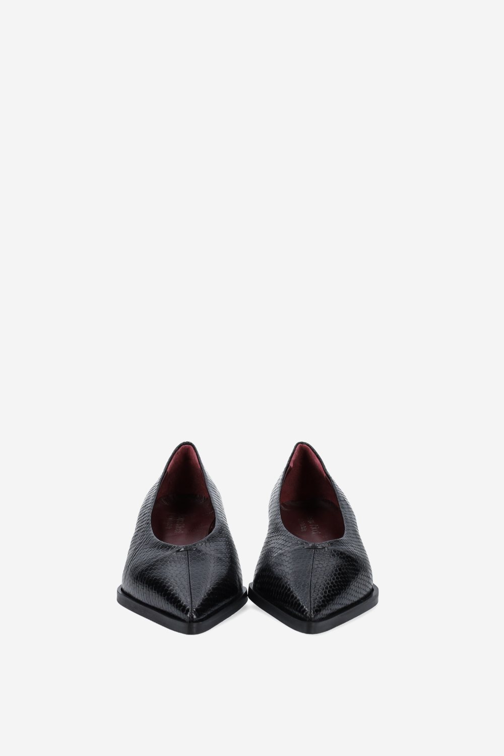 Pointed-toe croco leather pumps
