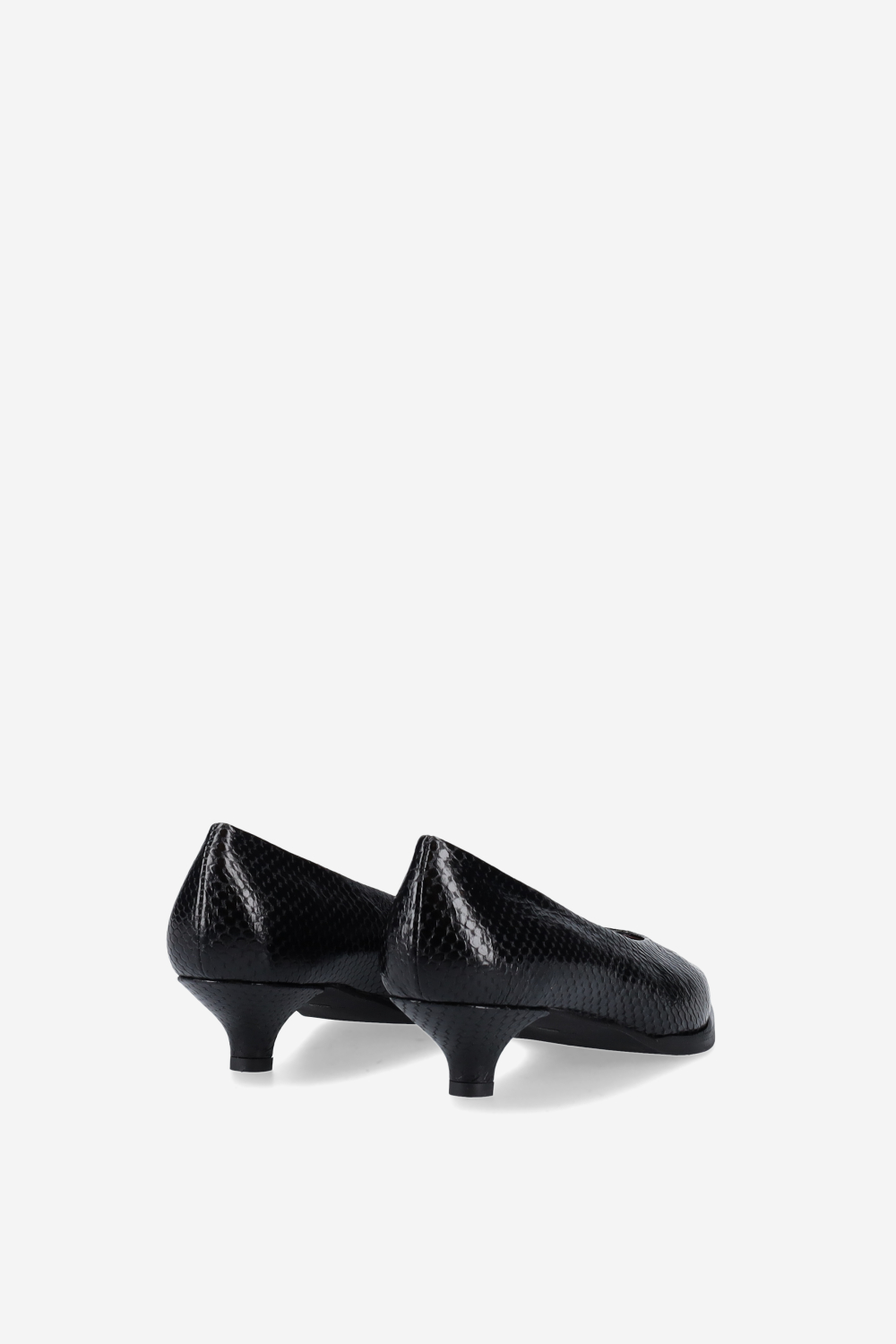 Pointed-toe croco leather pumps