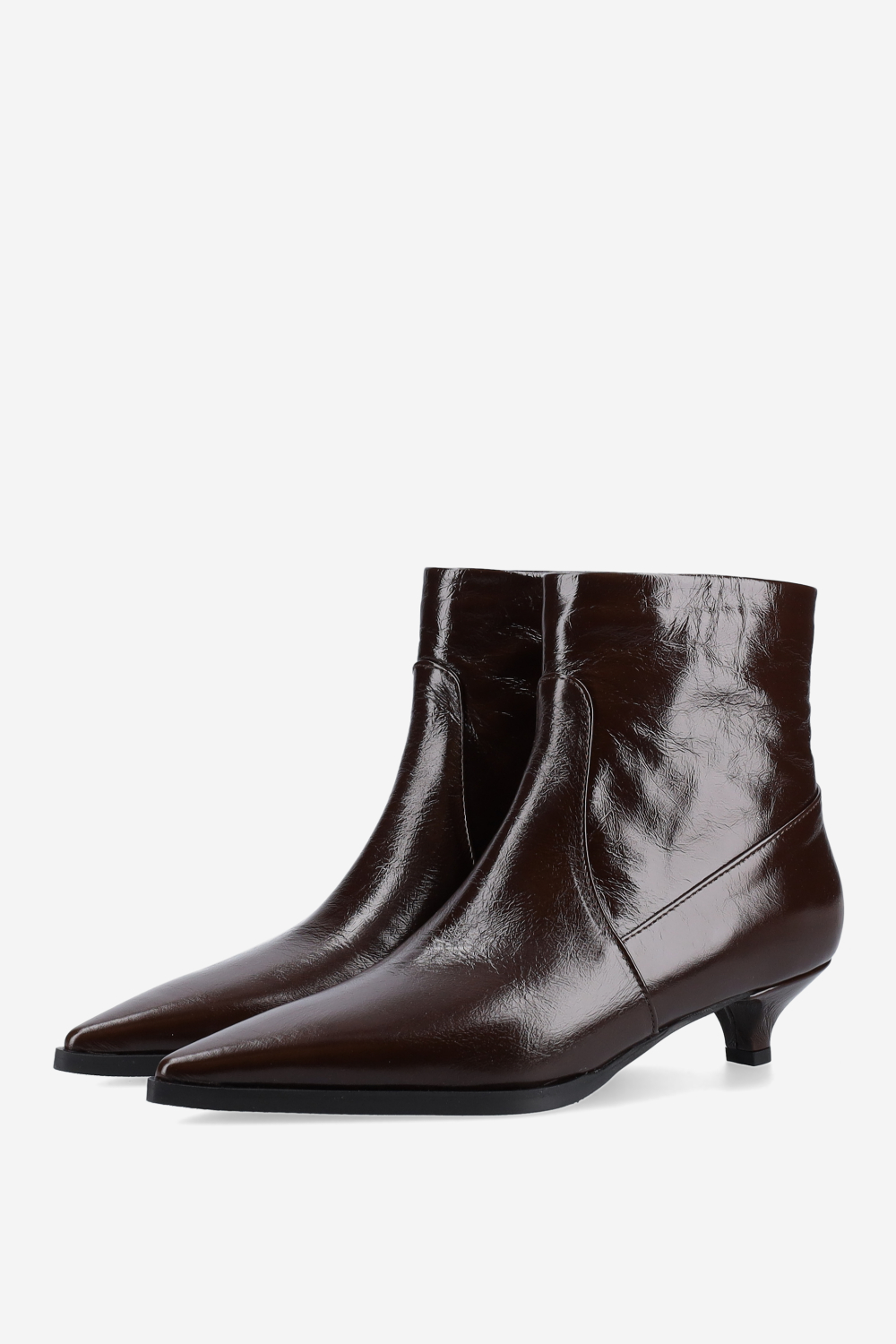 Pointed-toe patent leather ankle boots