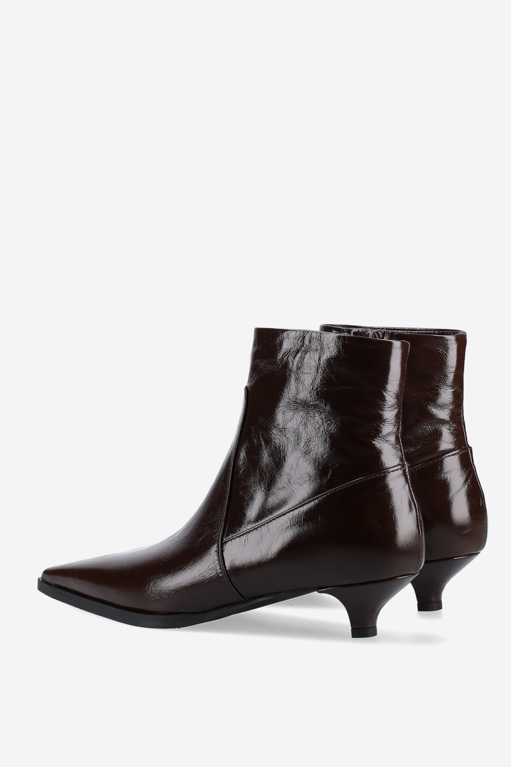 Pointed-toe patent leather ankle boots