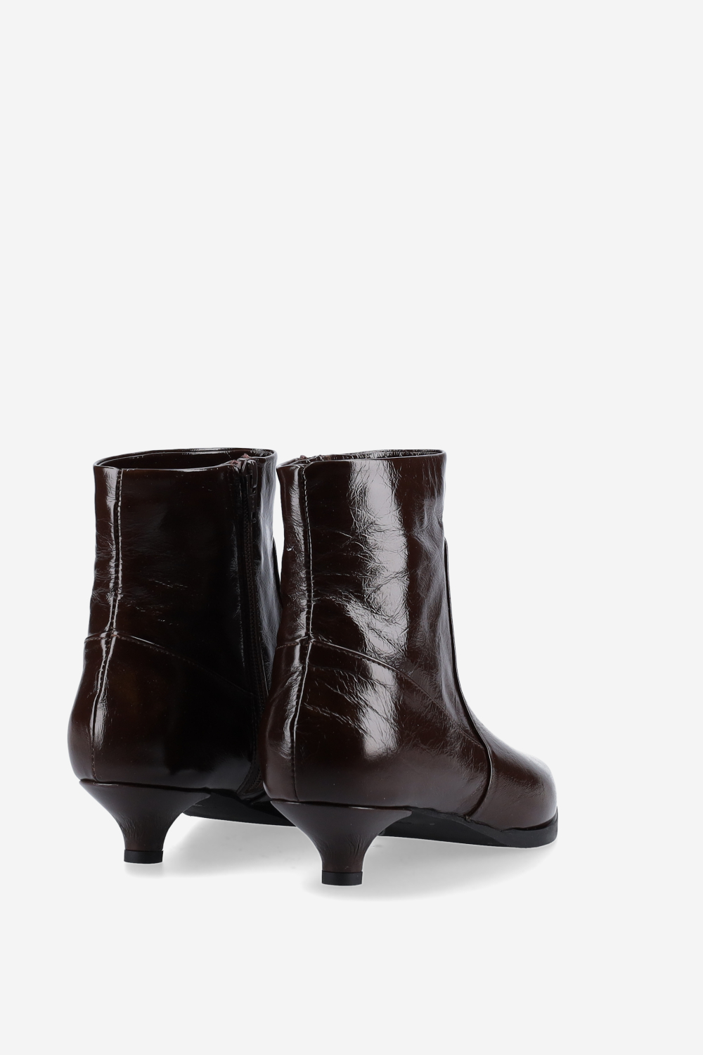 Pointed-toe patent leather ankle boots