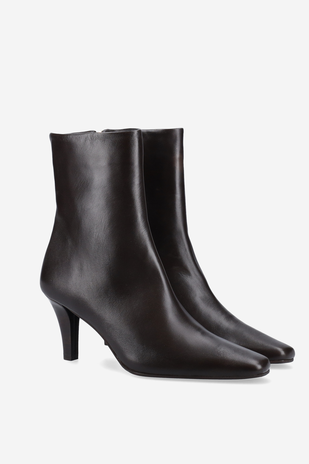 Zipped leather ankle boots