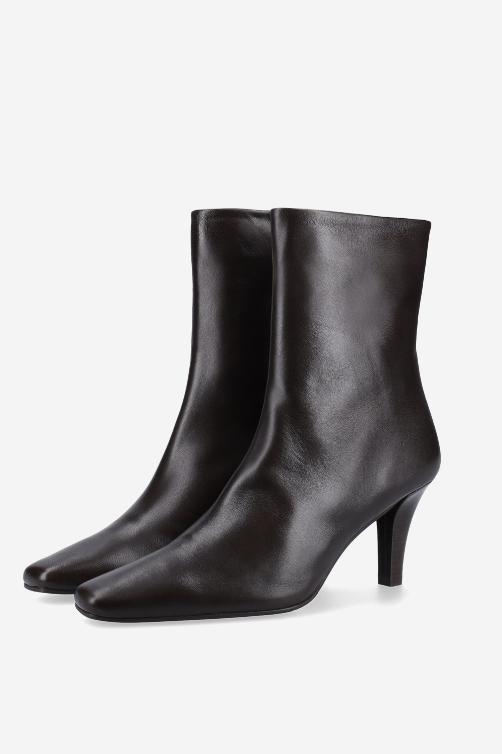 Zipped leather ankle boots