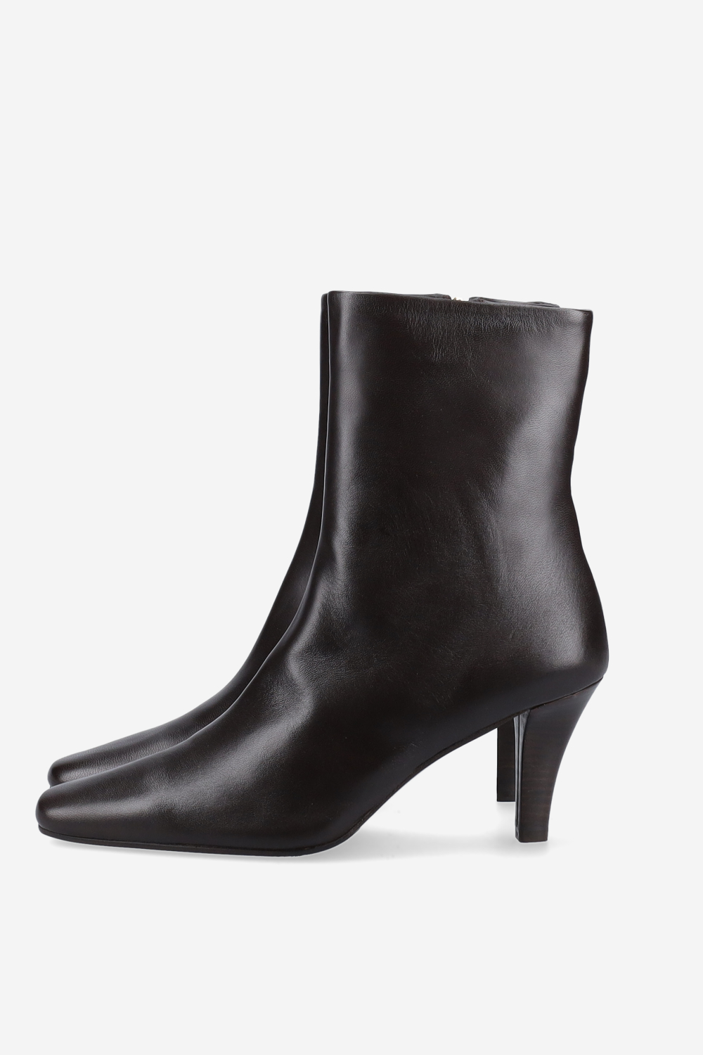 Zipped leather ankle boots
