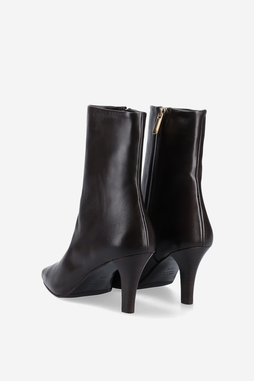Zipped leather ankle boots
