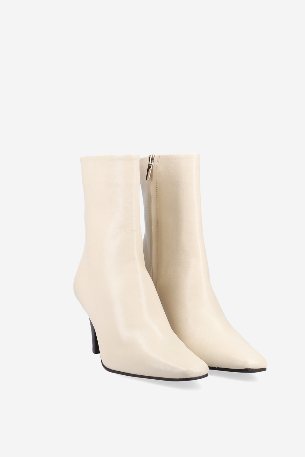Zipped leather ankle boots