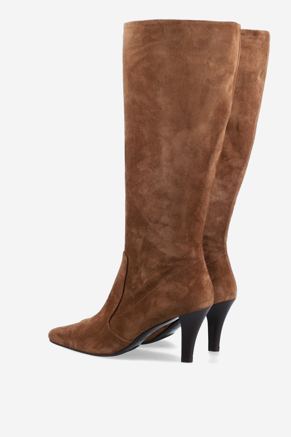 Pointed-toe suede boots