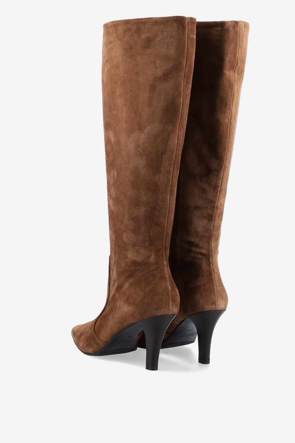 Pointed-toe suede boots
