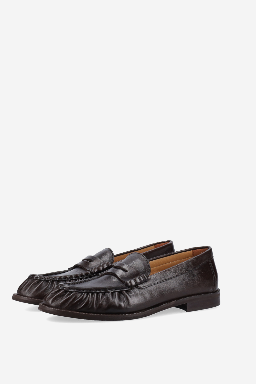 Wrinkle leather loafers