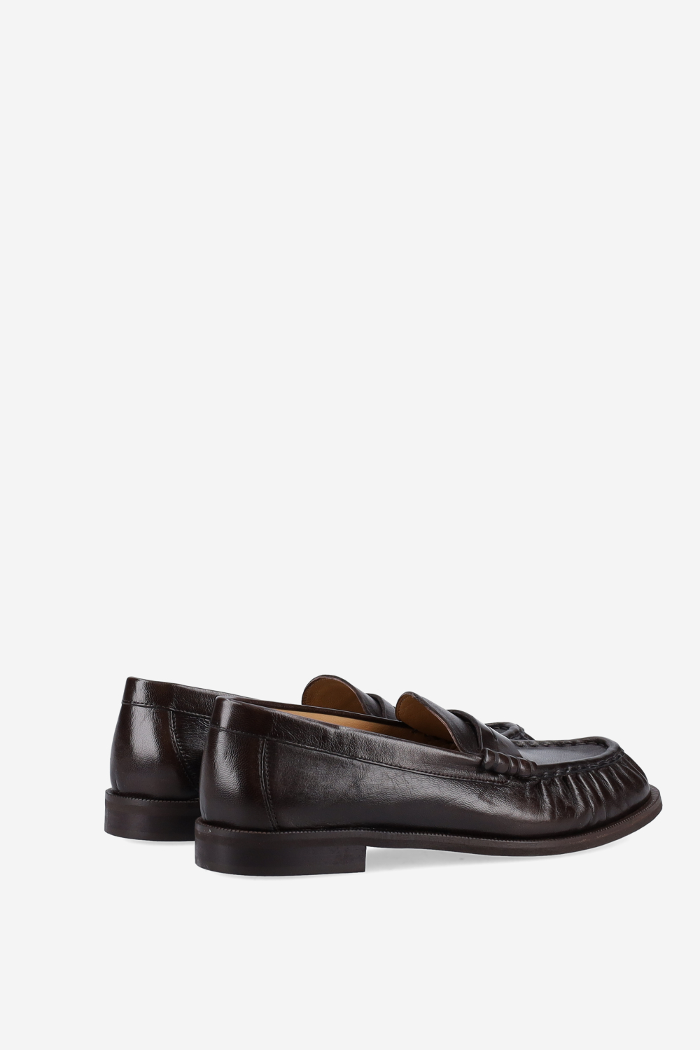 Wrinkle leather loafers