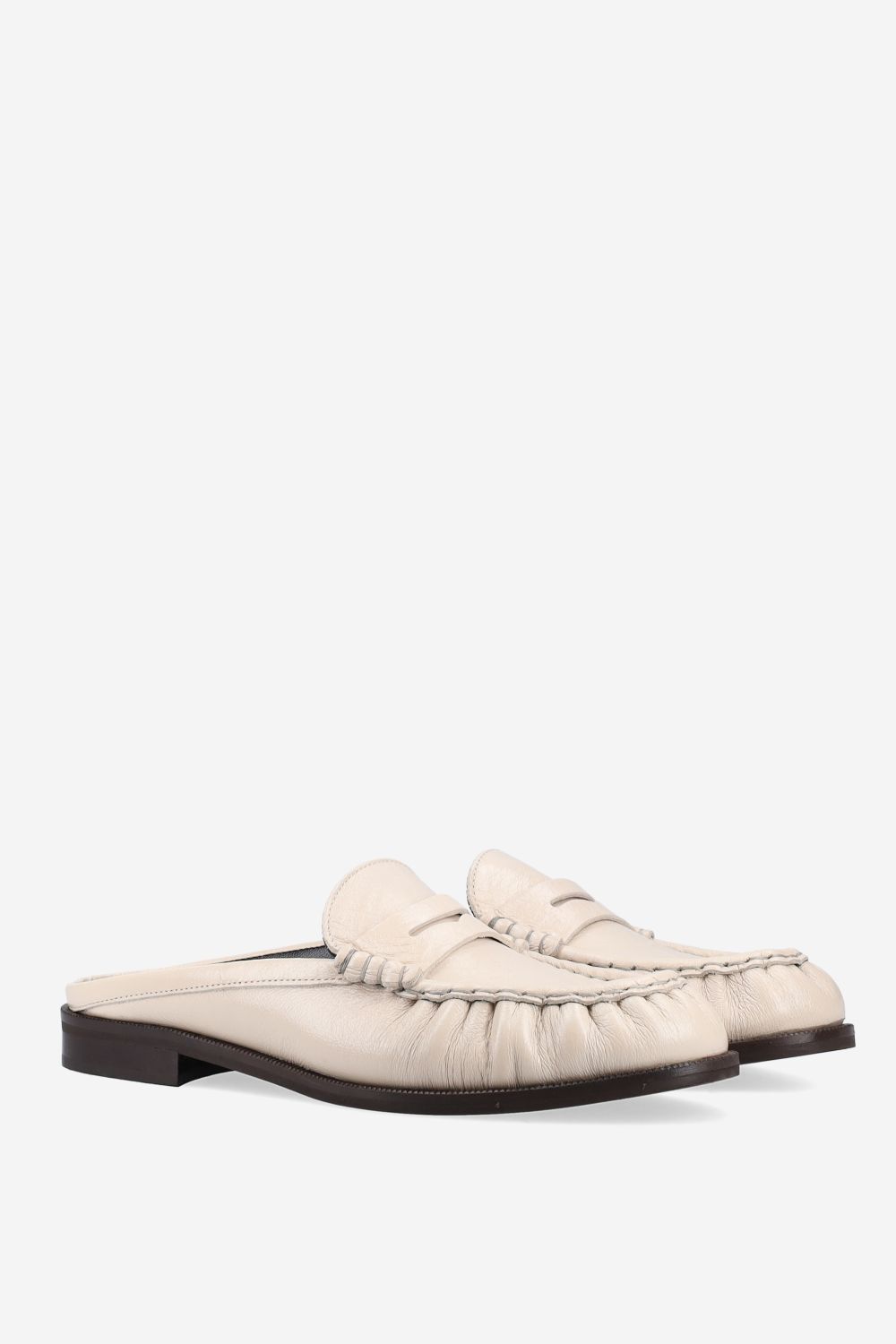Wrinkle leather loafer mules