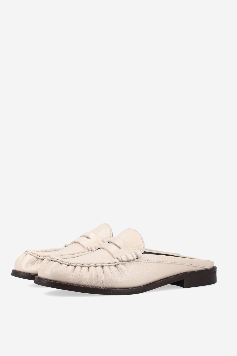Wrinkle leather loafer mules