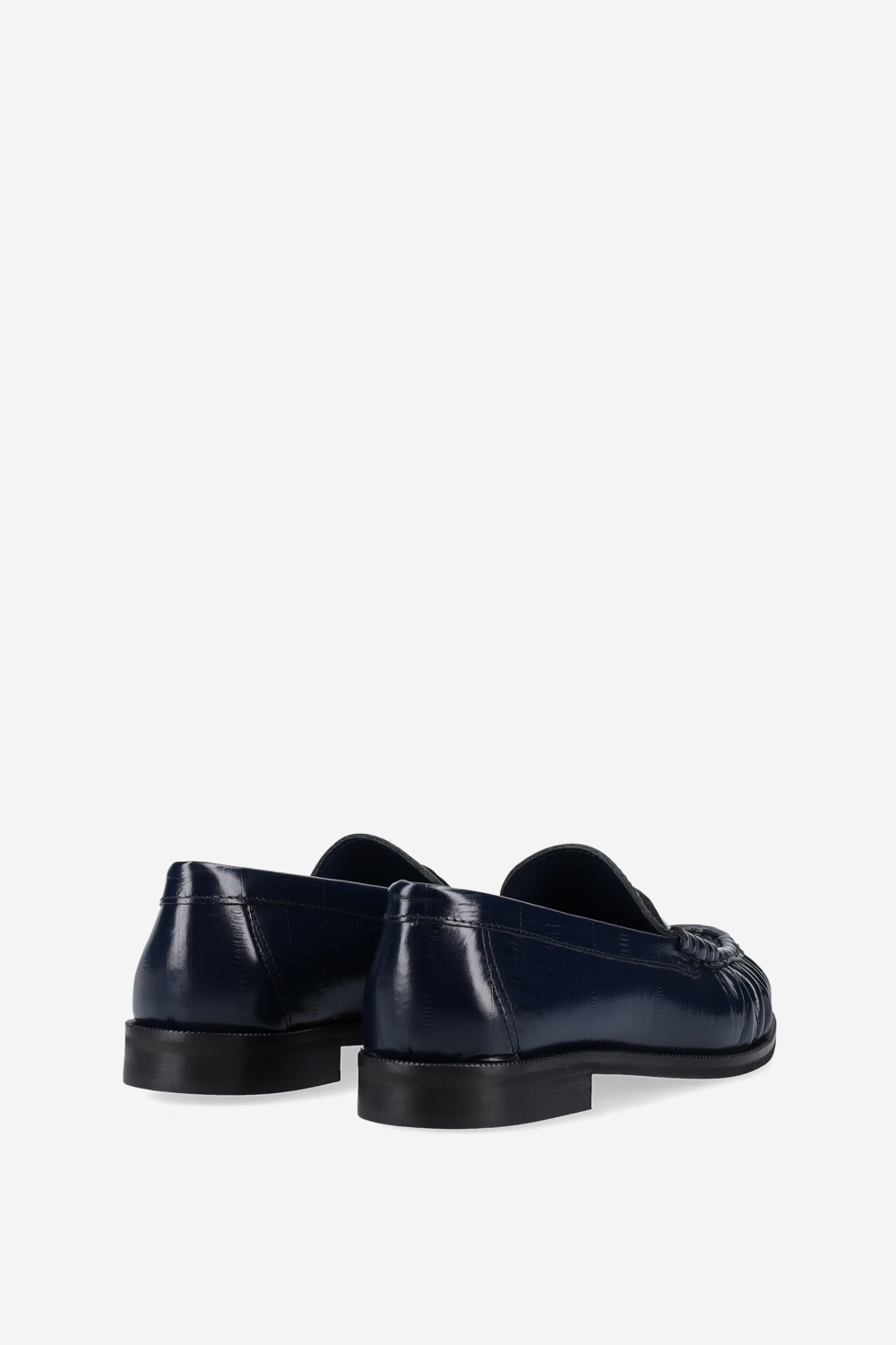 Wrinkle leather loafers
