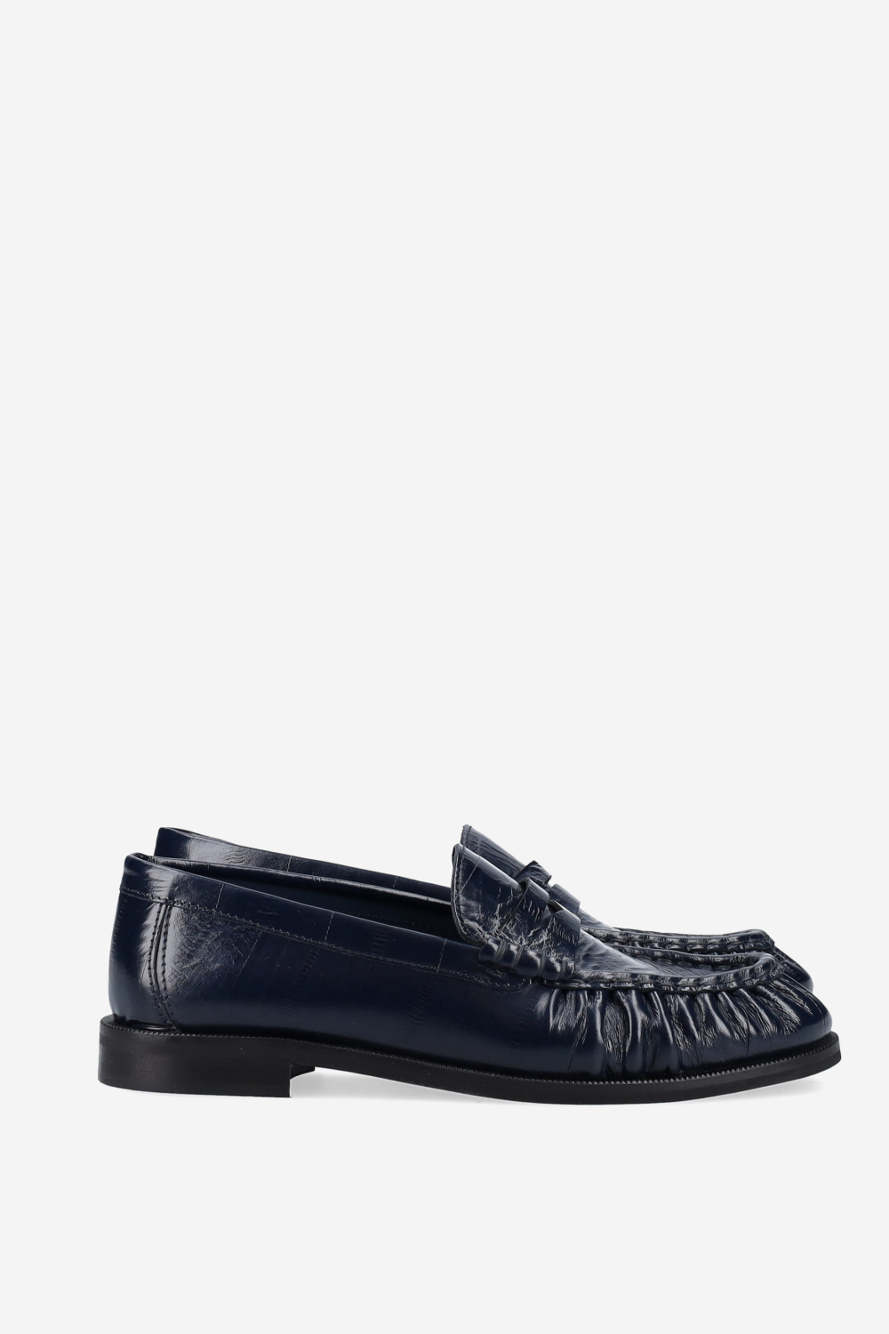 Wrinkle leather loafers