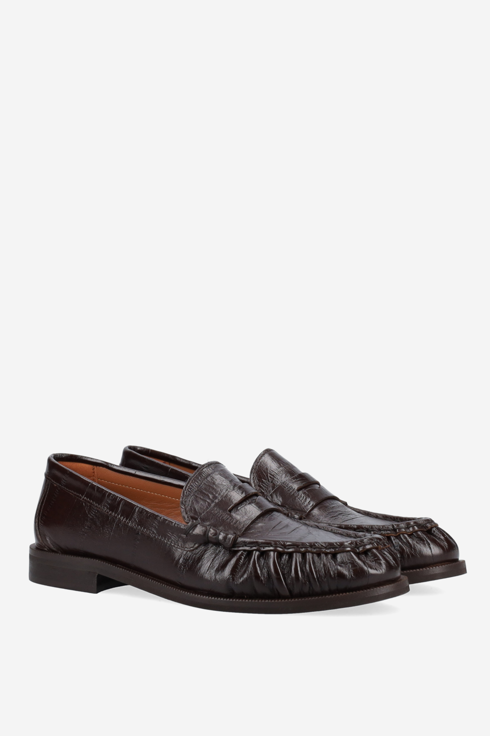 Wrinkle leather loafers