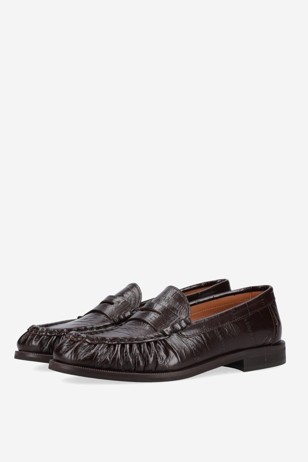 Wrinkle leather loafers