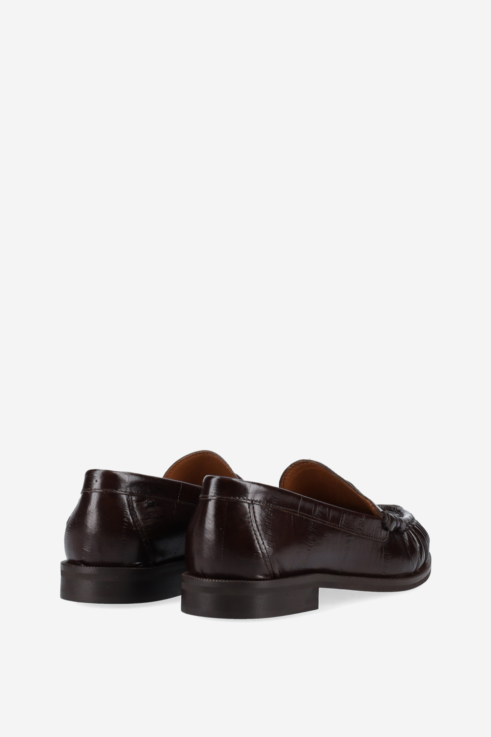 Wrinkle leather loafers