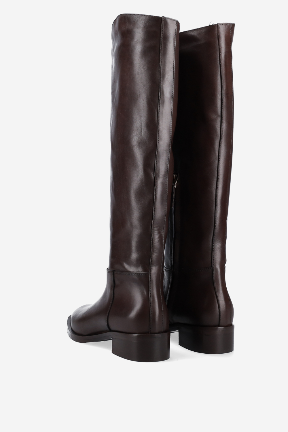 Zipped leather boots