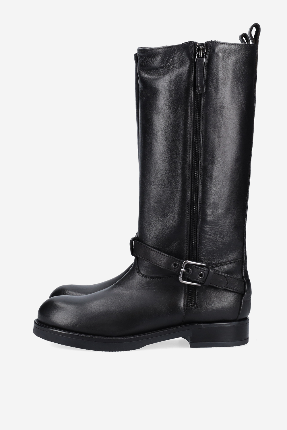 Zipped leather boots