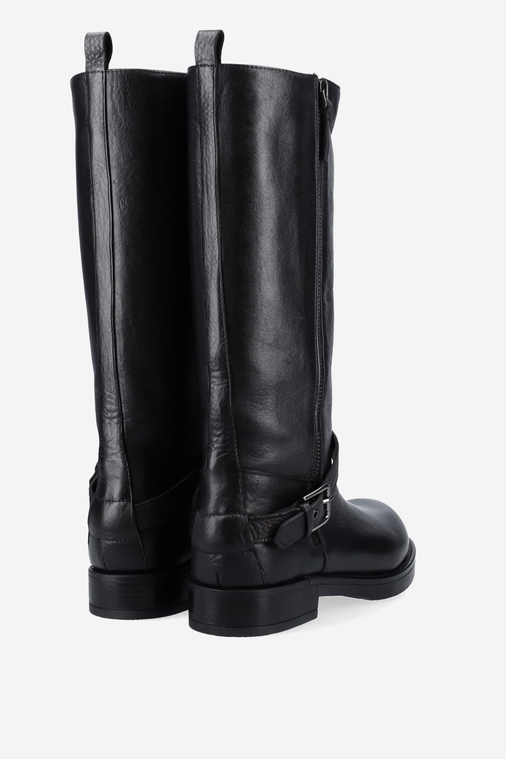 Zipped leather boots