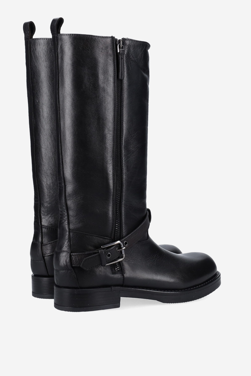 Zipped leather boots