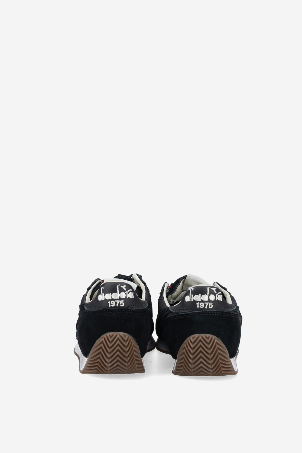 Equipe used suede sneakers