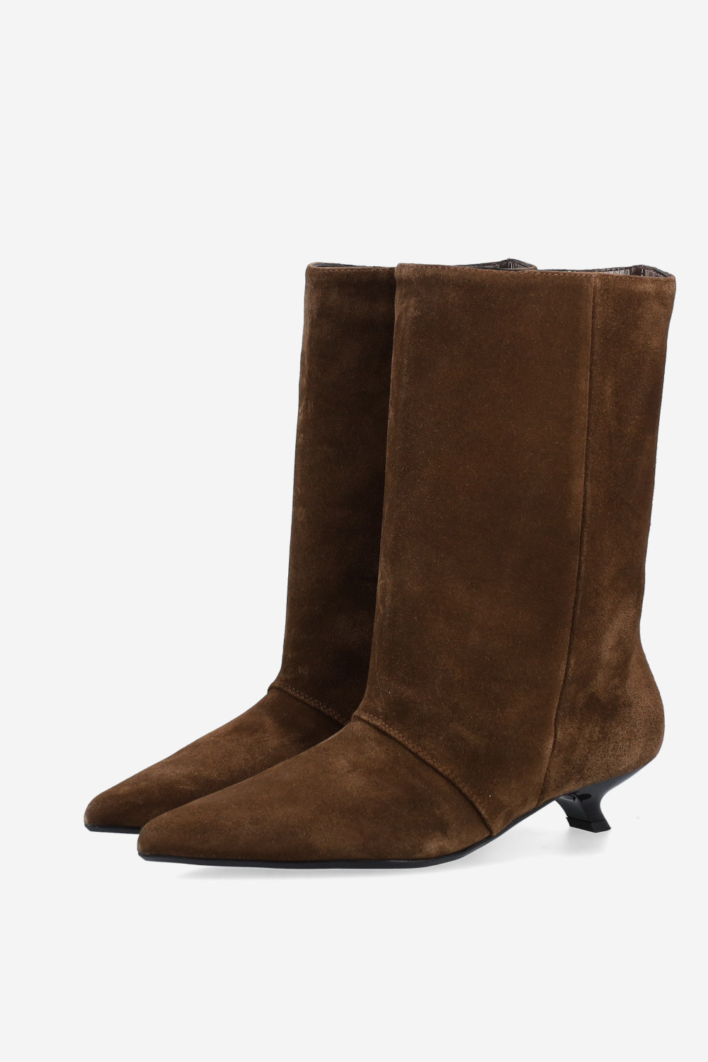 Unforgettable suede ankle boots