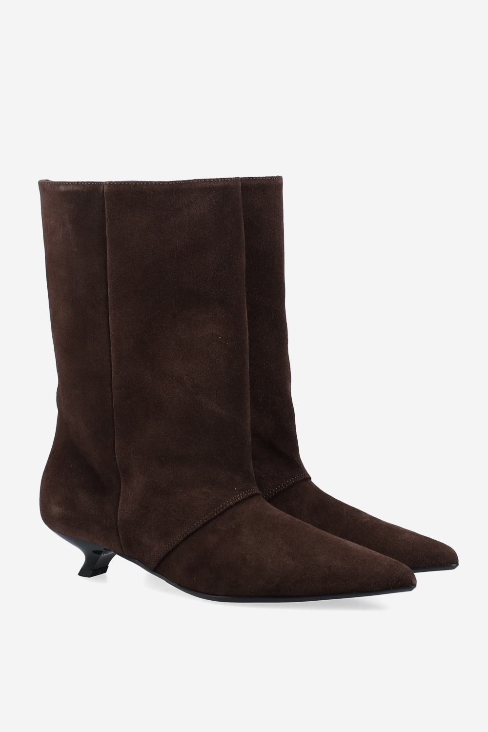 Unforgettable suede ankle boots