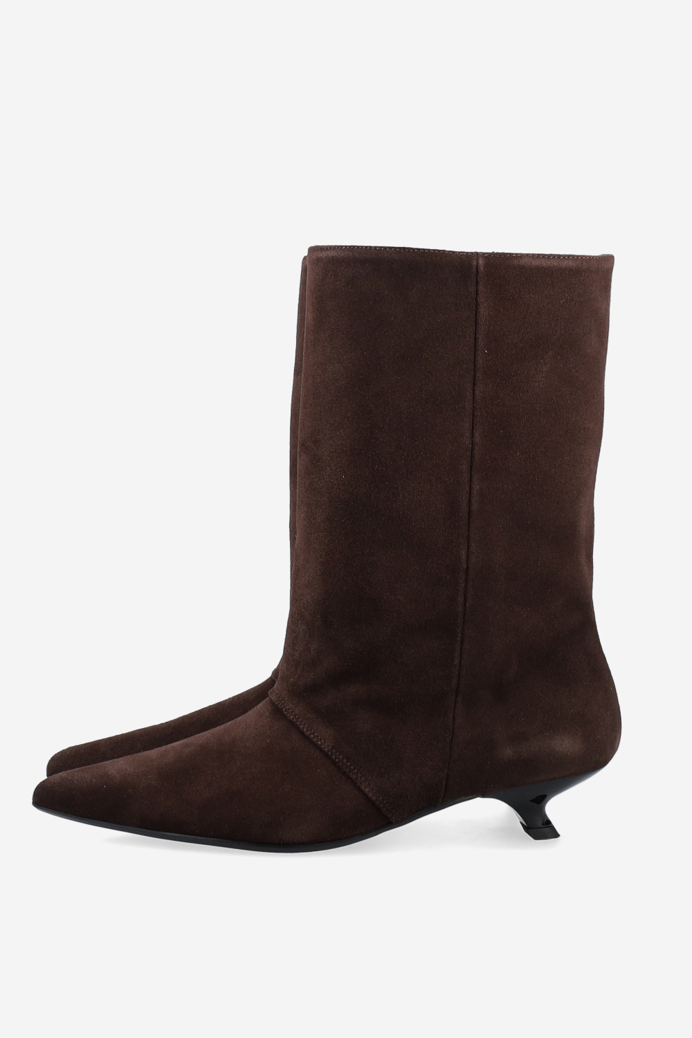 Unforgettable suede ankle boots