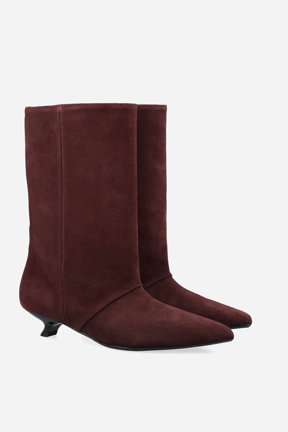 Unforgettable suede ankle boots
