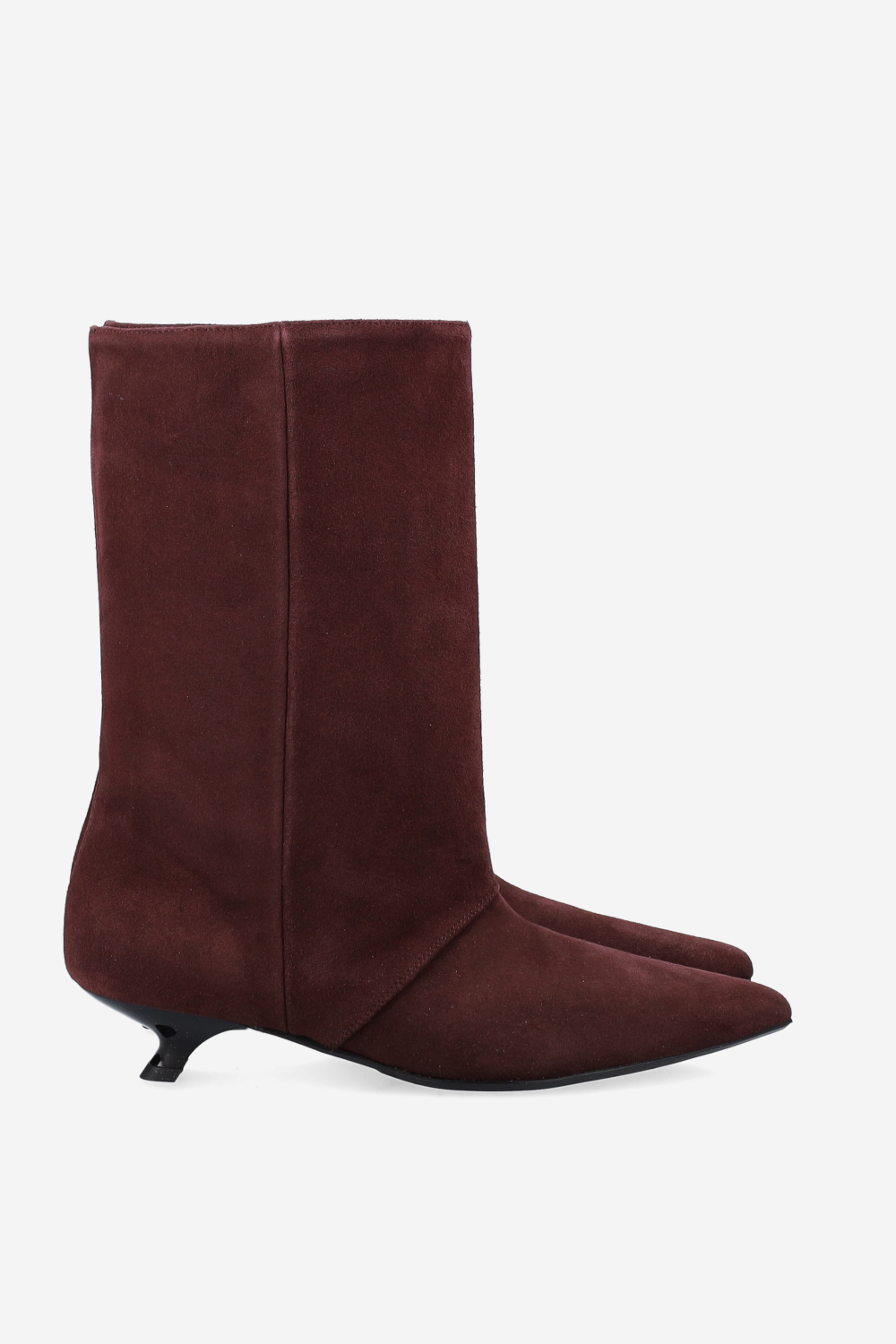 Unforgettable suede ankle boots